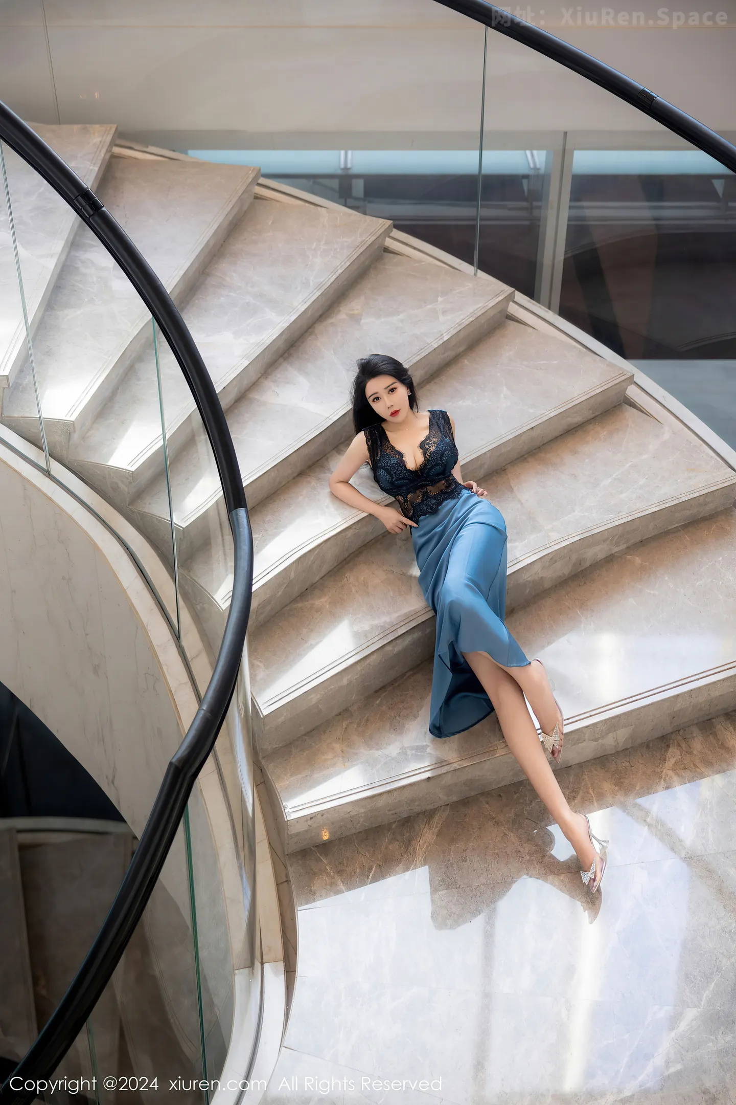 图片[3]-[XiuRen秀人网]VOL.8466 模特李若汐性感蓝黑色长裙露黑色情趣内衣秀完美身材诱惑写真81P-秀人网官方网站